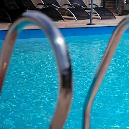 فندق Logis Le Bellevue Voglans